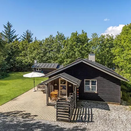 Дом отдыха Beach Front Home In Veslos With Sauna
