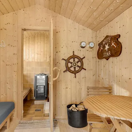 Дом отдыха Beach Front Home In Veslos With Sauna